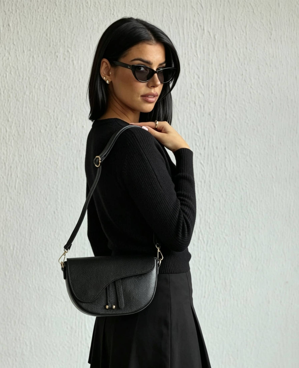 Genuine Leather Saddle Crossbody Bag – Made in Italy: Nero