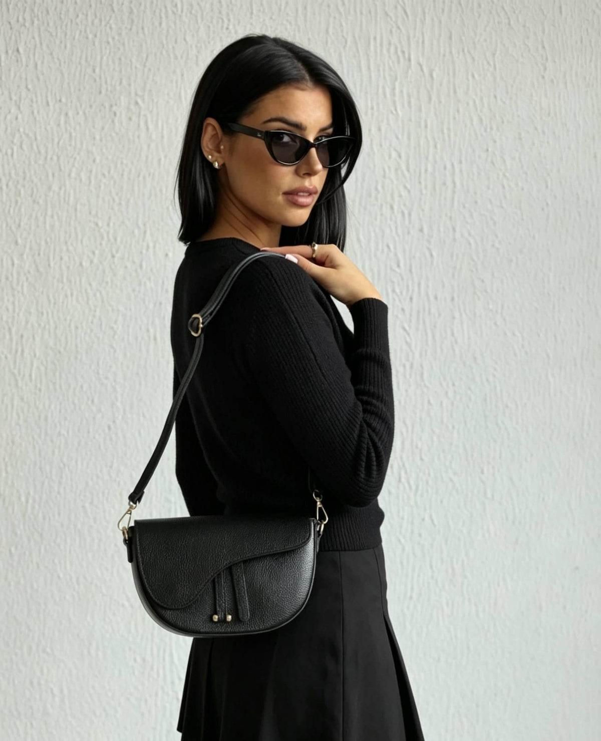 Genuine Leather Saddle Crossbody Bag – Made in Italy: Nero