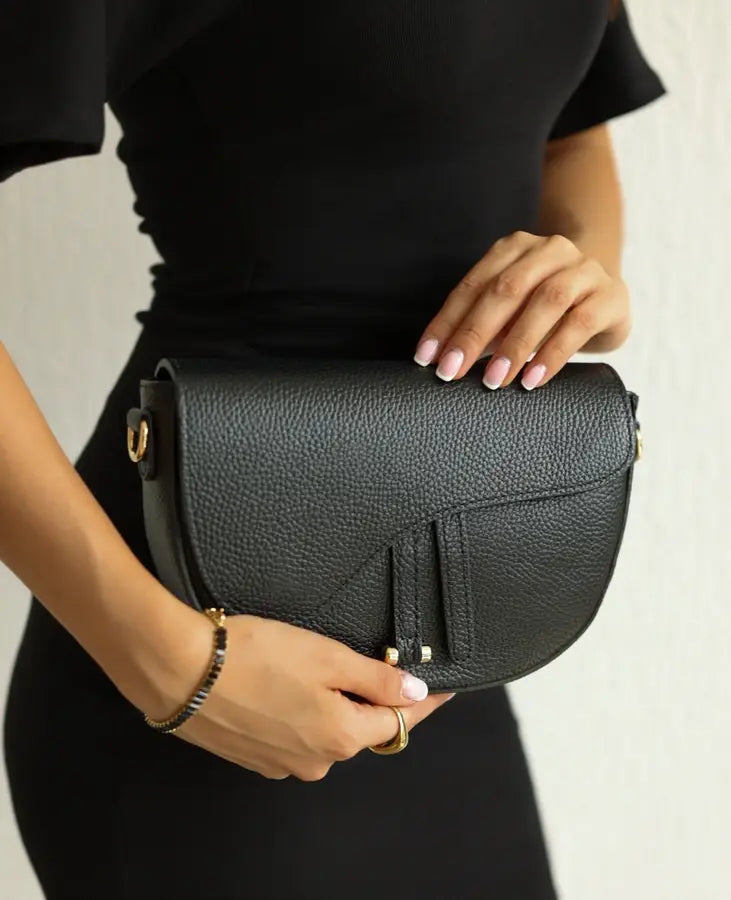 Genuine Leather Saddle Crossbody Bag – Made in Italy: Nero